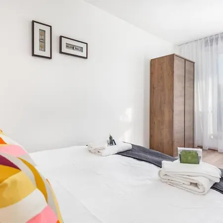 Apartman Modern Riverside With Free Parking Space