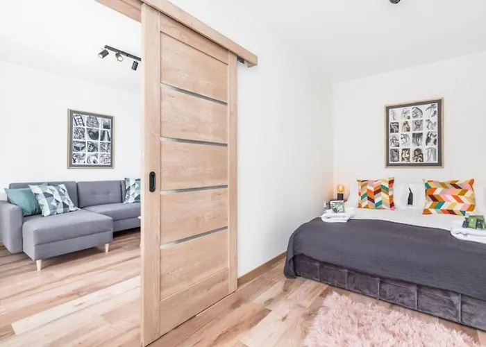 Апартаменты Modern Riverside With Free Parking Space