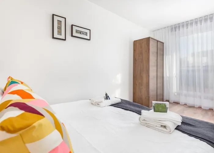 Апартаменты Modern Riverside With Free Parking Space