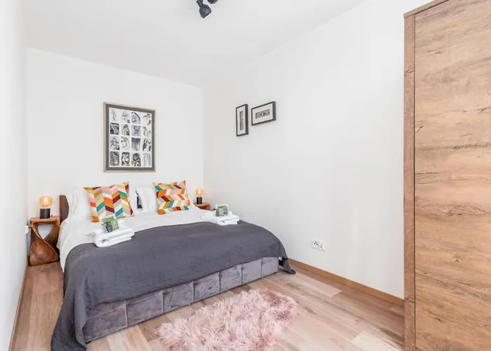 Modern Riverside With Free Parking Space